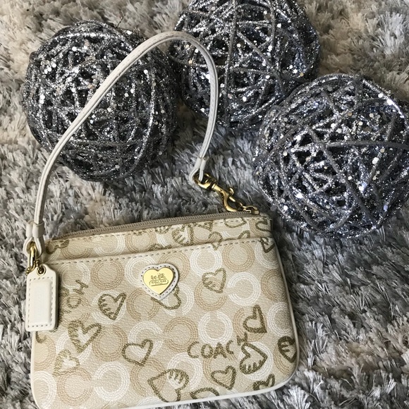 💯 Authentic Coach Wristlet!!! - Picture 5 of 6